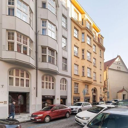 Luxury Apartment On Old Town Square Prag Exteriör bild