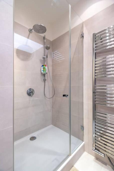 Luxury Apartment On Old Town Square Prag Exteriör bild