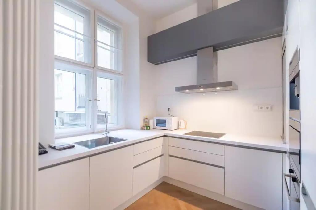 Luxury Apartment On Old Town Square Prag Exteriör bild