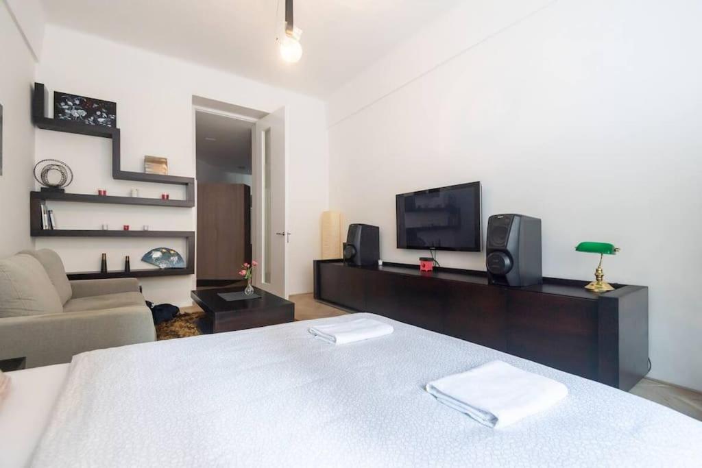 Luxury Apartment On Old Town Square Prag Exteriör bild