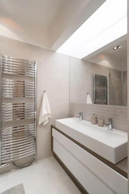 Luxury Apartment On Old Town Square Prag Exteriör bild